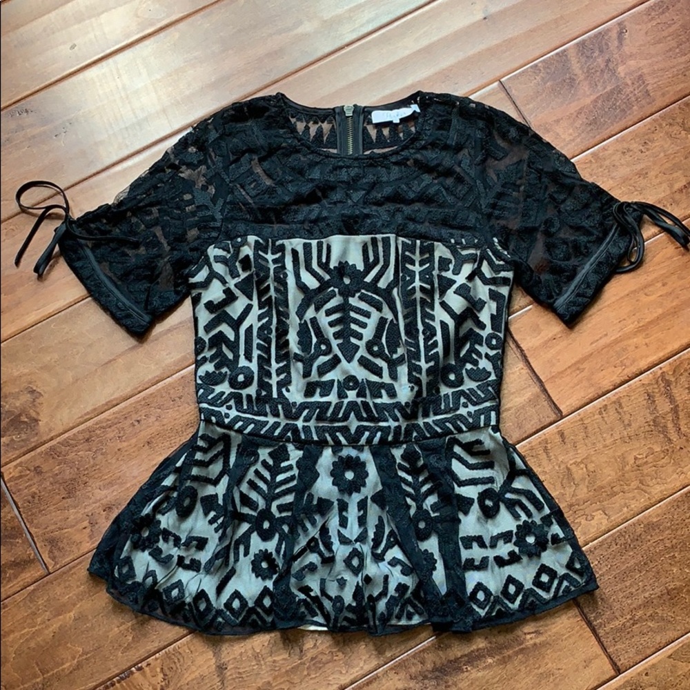 Parker geometric embroidery top xs - Picture 2 of 6